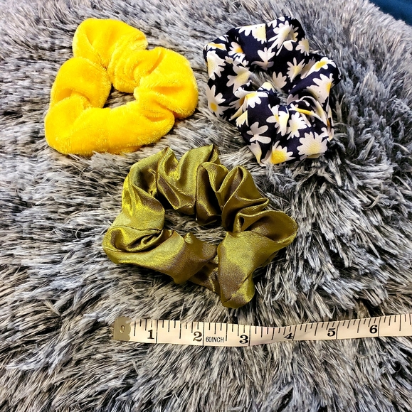 Scrunchie Set - Picture 3 of 3